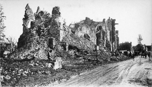 Ruines de l’église de Lassigny. Carte postale. Coll. Mémoire Vive.