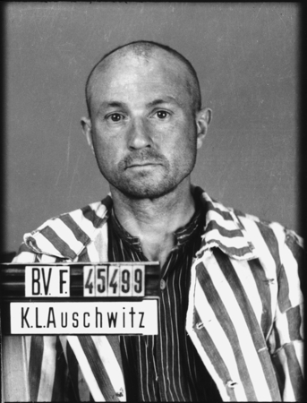 IDENTIFICATION INCERTAINE… Auschwitz-I, le 8 juillet 1942. Musée d’État d’Auschwitz-Birkenau, Oświęcim, Pologne. Coll. Mémoire Vive. Droits réservés.