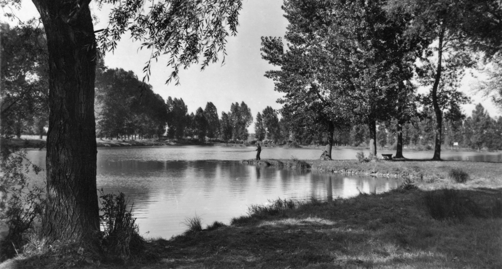 Albert, le grand étang près du vélodrome. Carte postale. Collection mémoire Vive.