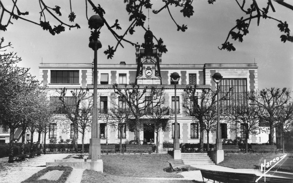 Alfortville, la mairie après la guerre. Carte postale, collection Mémoire Vive.