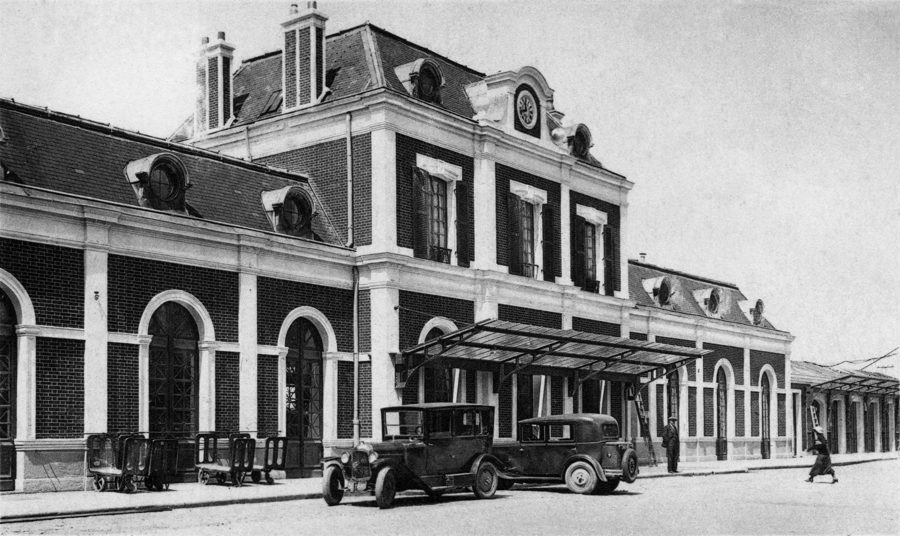 La gare d’argentan (dans les années 1920 ?). Carte postale.  Collection Mémoire Vive.