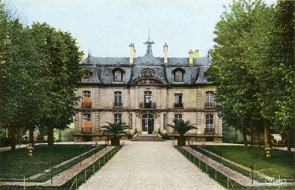 Athis-Mons. L’hôtel de Ville. Carte postale colorisée postée en 1941. Collection Mémoire Vive.