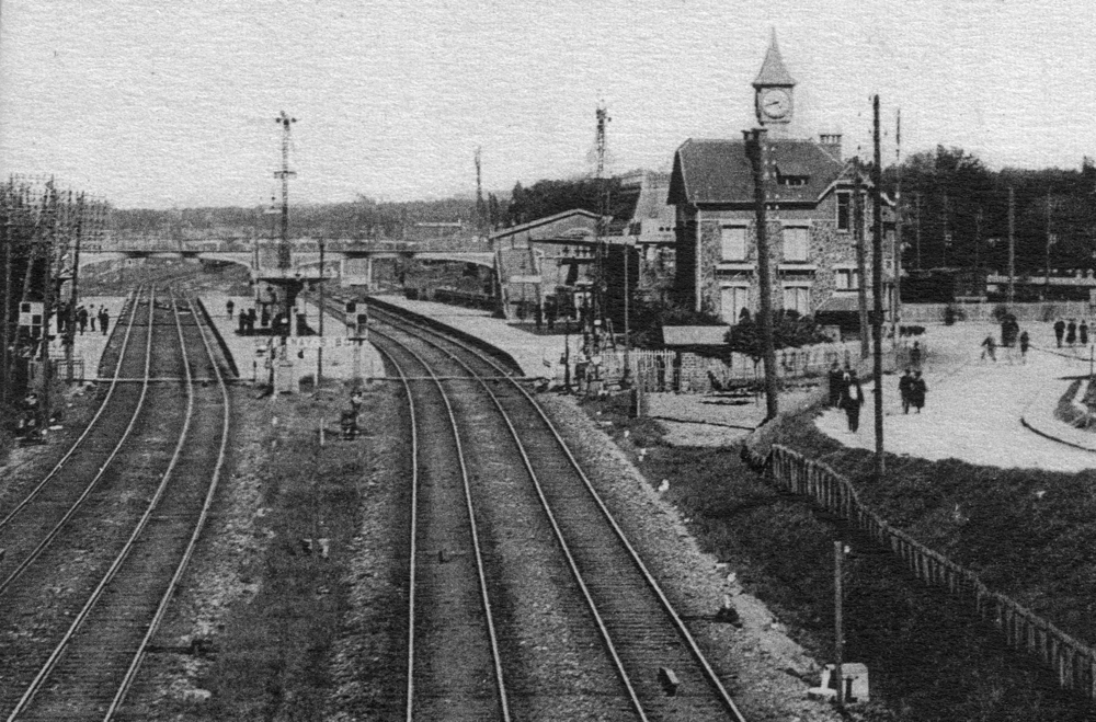 Aulnay-sous-Bois. La gare et les voies dans les années 1900. Carte postale, collection Mémoire Vive.