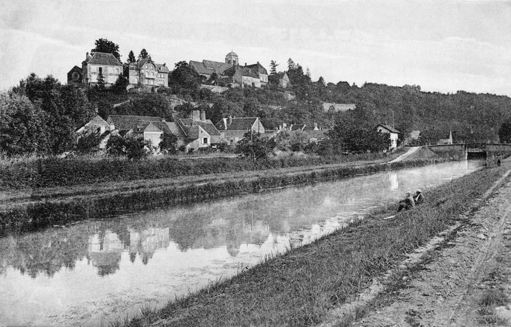 Chatel-Censoir, le canal et la ville (vers 1910 ?). Carte postale. Collection Mémoire Vive.