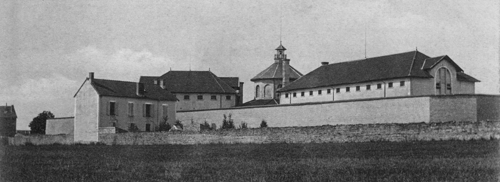 Chaumont. La prison cellulaire dans les années 1900. Carte postale, collection Mémoire Vive.