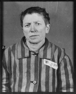 Charlotte Douillot, le 3 février 1943. Musée d’État d’Auschwitz-Birkenau, Oświęcim, Pologne. Collection Mémoire Vive. Droits réservés