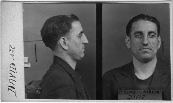 Photo anthropométrique prise le 17 mars 1942 par le service de l’identité judiciaire. © Archives de la Préfecture de Police (APP), Paris.