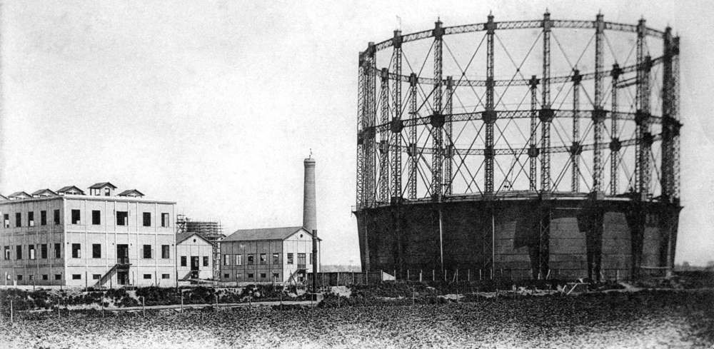 Gennevilliers. L’usine à gaz et un gazomètre dans les années 1900. Carte postale, collection mémoire Vive.