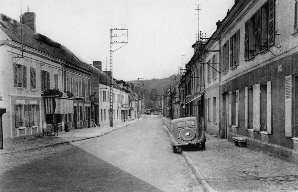 Laigneville. La rue de la République, dans les années 1930 ? Carte postale. Collection Mémoire Vive.
