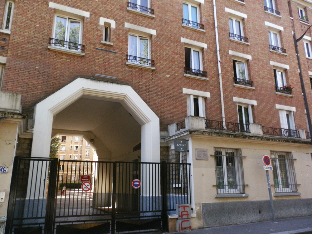 L’immeuble du 159, rue du Chateau-des-Rentiers, côté rue, en 2013. © Photo Mémoire Vive.