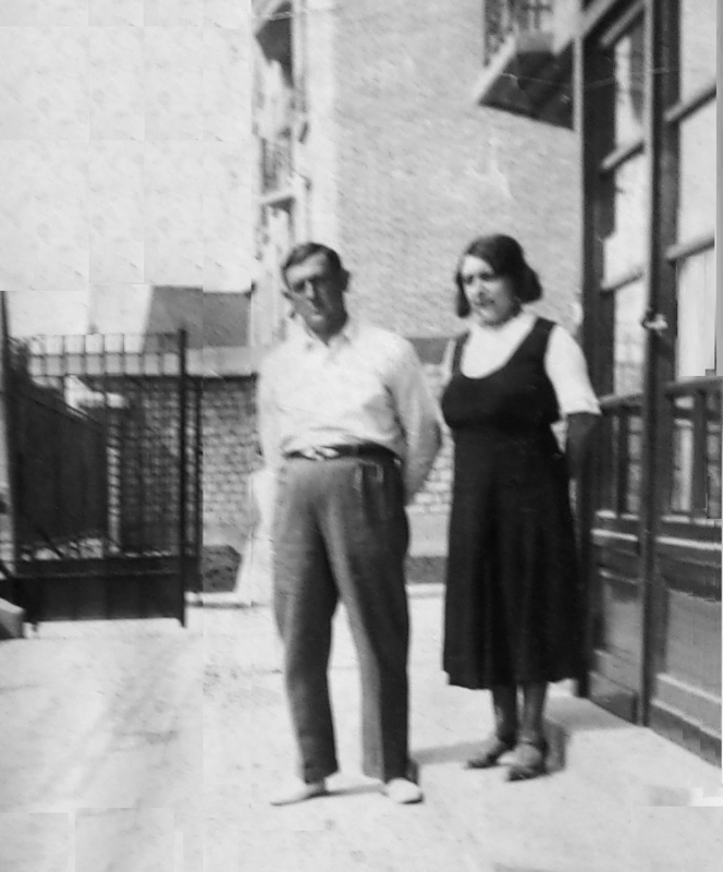 Marcel et Suzanne devant la loge en 1940 ou 1941. © Collection Marcel Mougin, son petit-fils. 