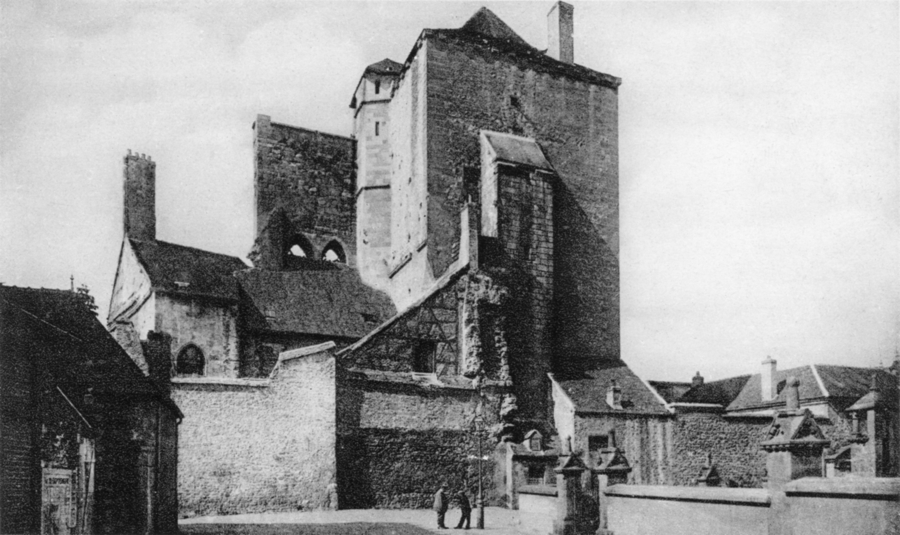 Moulins, la Malcoiffée. Ce donjon du palais ducal, édifié au 14e siècle, a été la maison d’arrêt de la ville jusqu’en 1984. Carte postale des années 1900. Collection Mémoire Vive.
