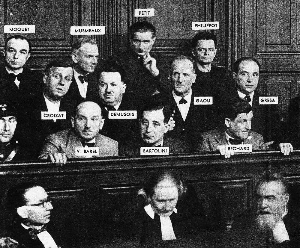 Procès des députés communistes. Une partie des prévenus. Photographie d’audience publiée dans Match le 28 mars 1940. Droits réservés.