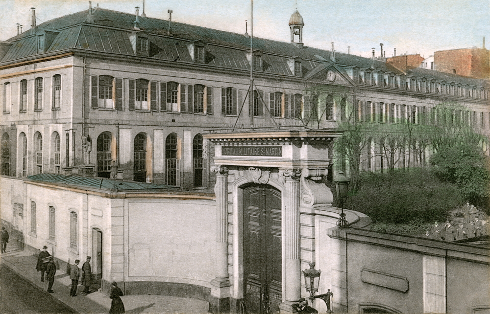 Paris 10e. Entrée de l’hôpital militaire Saint-Martin, rue des Récollets. Carte postale oblitérée en 1908. Collection Mémoire Vive.