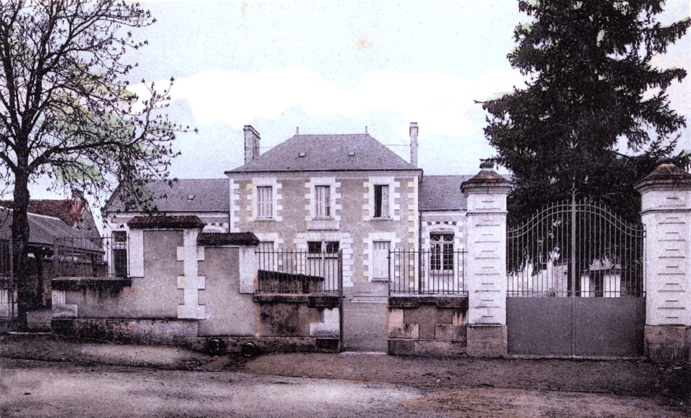 L’école de Perrusson. Carte postale écrite en 1916. Collection Mémoire Vive.