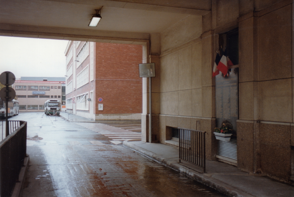 Plaque commémorative de l’Atelier central de la rue Championnet (novembre 1997). Photo P. Labate. Droits Réservés.