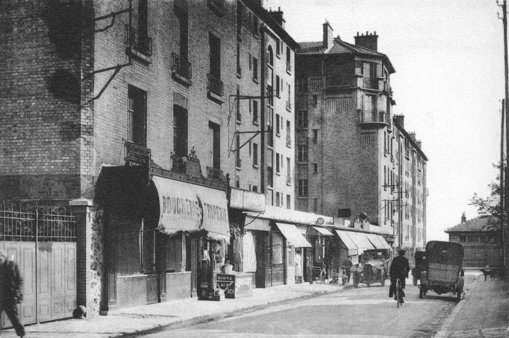 Puteaux. La rue Bernard Palissy et ses commerces à la fin des années 1920. Carte postale. Collection Mémoire Vive.