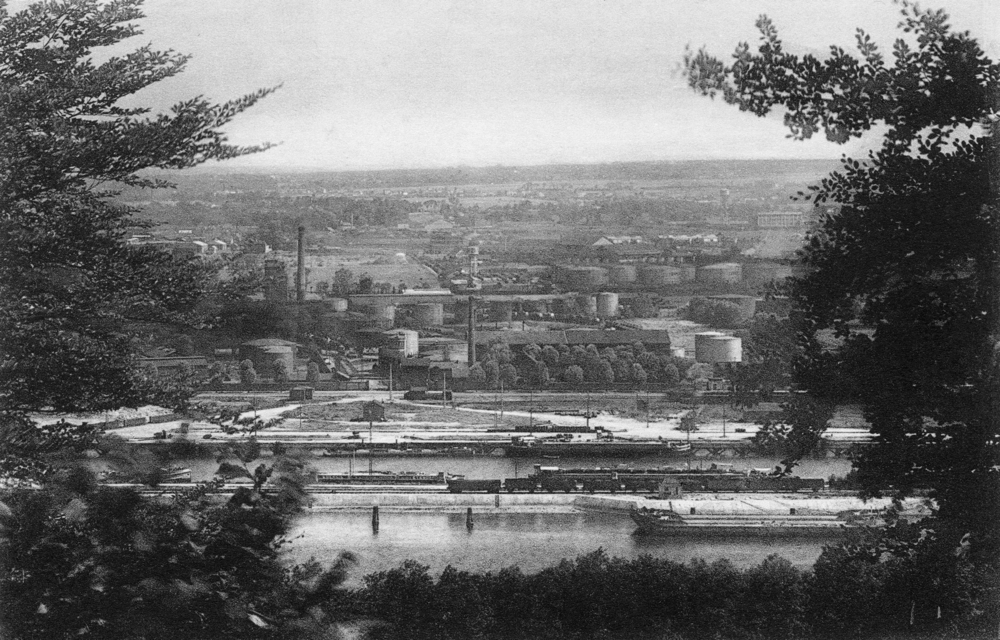 Rouen. De l’autre côté de la Seine, le bassin des pétroles. Carte postale non datée (années 1900 ?). Collection Mémoire Vive.