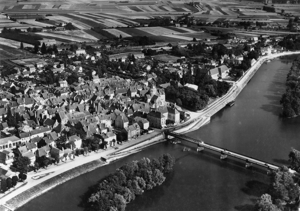 Seurre, sur les bord de la Saône, après guerre. Carte postale. Collection Mémoire Vive.