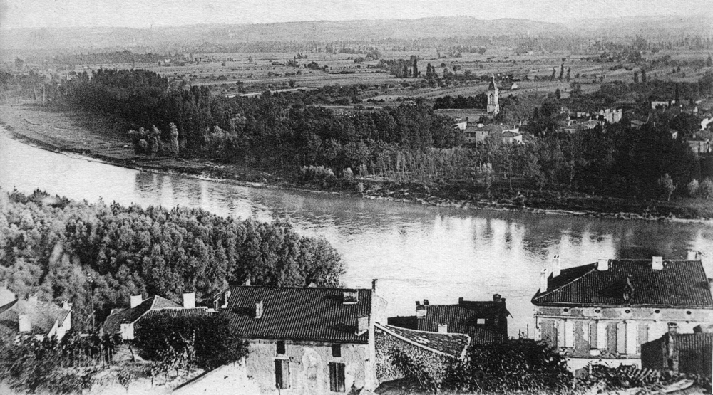 Vue sur Saint-Laurent, de l’autre côté du fleuve, depuis Port-Sainte-Marie. Carte postale voyagée en 1916. Coll. Mémoire Vive.