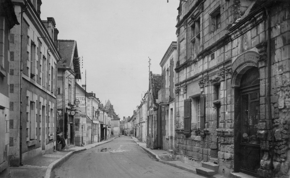 Saint-Martin-le-Beau. La “Rue principale”. Carte postale, probablement éditée dans l’entre-deux-guerres. Collection Mémoire Vive.