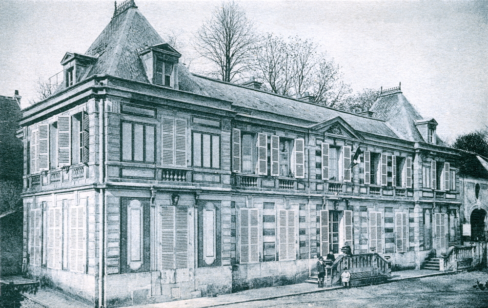 Villeneuve-le-Roi. La mairie dans les années 1900. Carte postale. Collection Mémoire Vive.