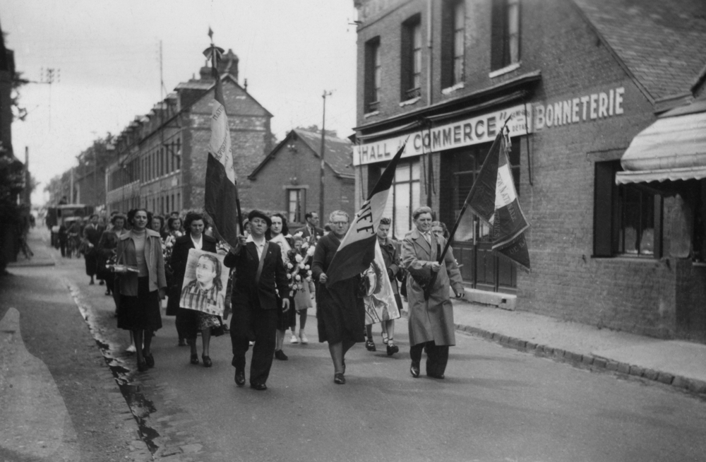 Cérémonie d’hommage aux résistantes de Petit-Quevilly. © Collection Yvette Ducastel.